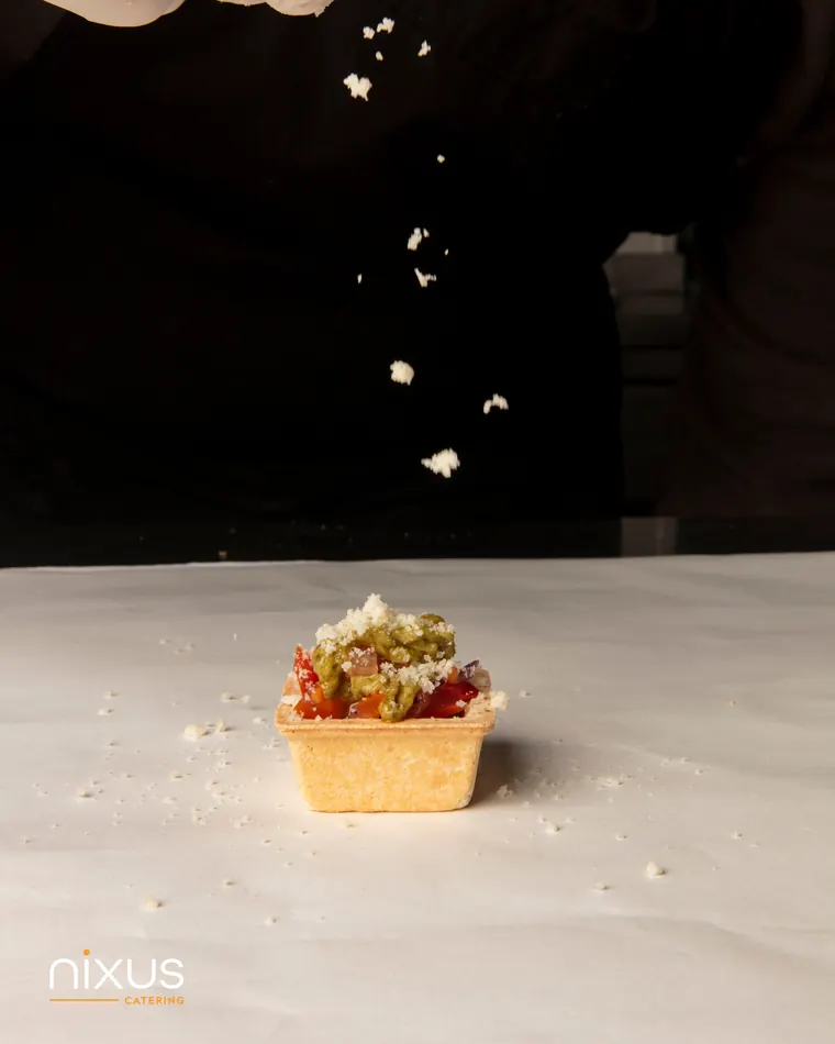 Tuzlu mini tart sunumu
